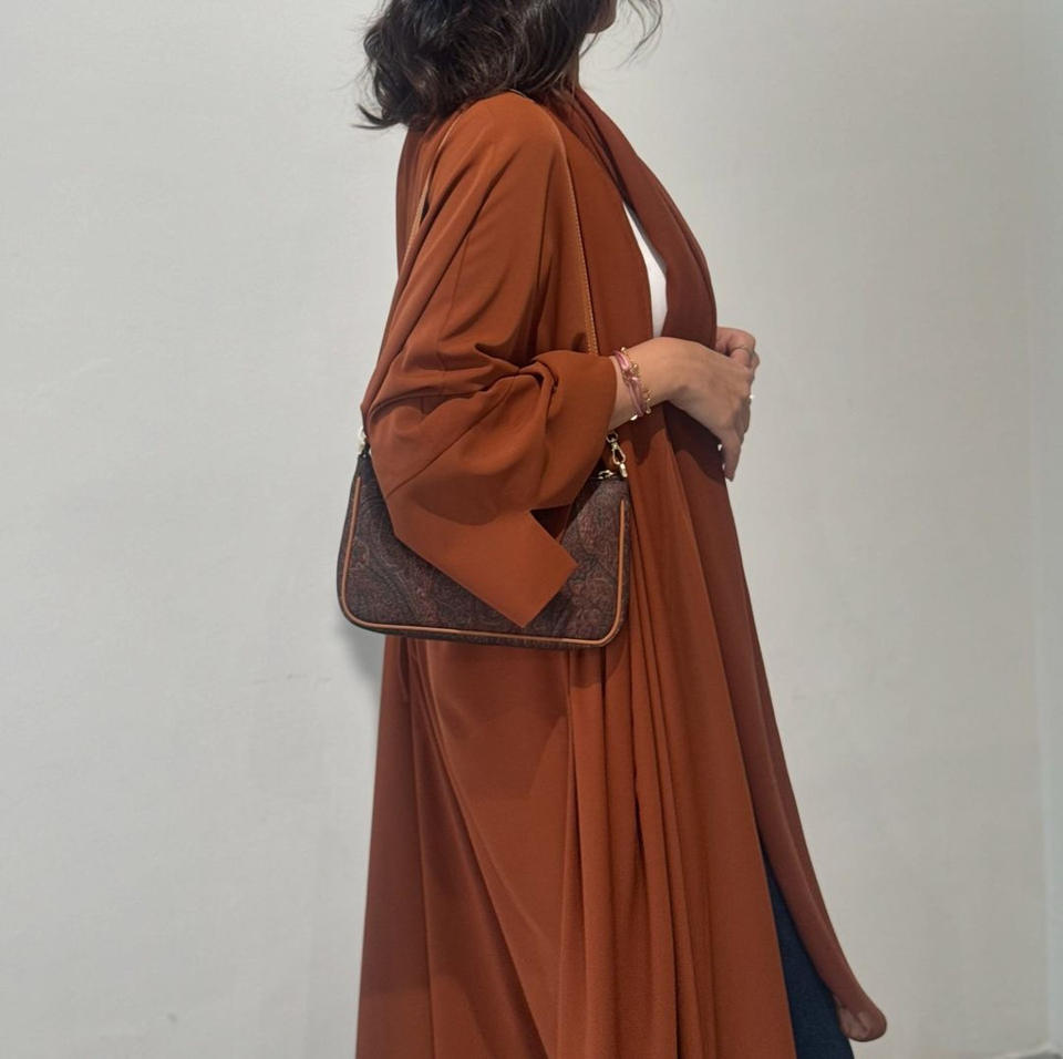 Coupe ouverte de l’Abaya Nahla